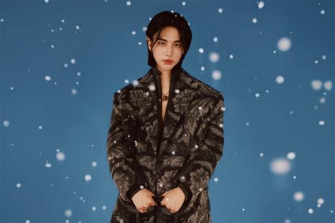 hyunjin versace holiday wishes.